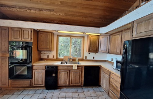 Snoqualmie Pass House | Lakefront Home with private dock, Beautiful setting!