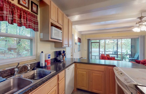 Leesville House | Lakefront home with WiFi, dock, swim ladder