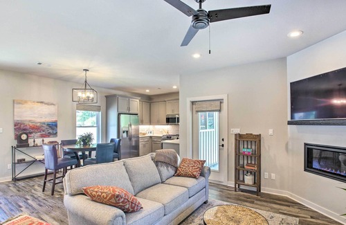 Mid America House | Lakefront Hot Springs Retreat w/ Deck & Grill