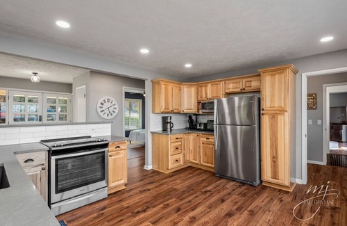 Bull Shoals House | 🌊Lakefront Hot Tub🛶Kayaks🔥Firepit🏖️Nature Lovers🦅Peaceful waterfront deck