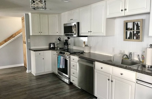 Bolton Landing House | Lakefront house in the town of Bolton right on the water with private dock space