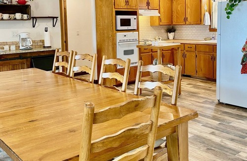 Afton House | Lakefront House, Sleeps 20, Great for Family Gatherings, One hour from Tulsa
