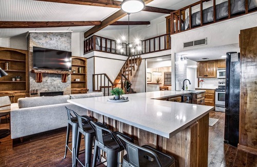 Point Venture House | Lakefront House w/Dock + 2 Cozy Deck Views!