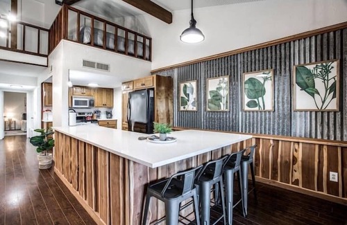 Point Venture House | Lakefront House w/Dock + 2 Cozy Deck Views!