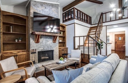 Point Venture House | Lakefront House w/Dock + 2 Cozy Deck Views!