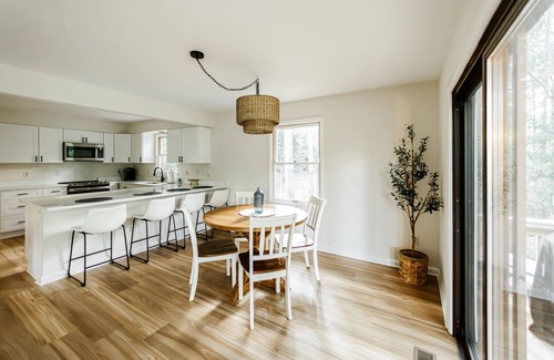 Mineral House | Lakefront house with stunning views and a dog-friendly atmosphere