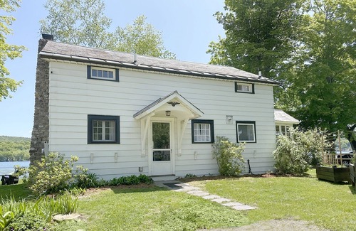 Crystal Beach House | Lakefront House with Dock, Kayaks Paddleboard and Canoe