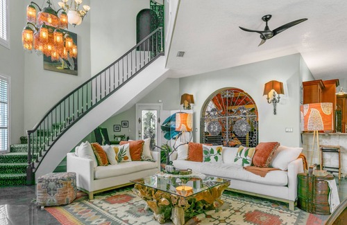 Palm Coast House | Lakefront house with lanai, beautiful courtyard & fishing lake