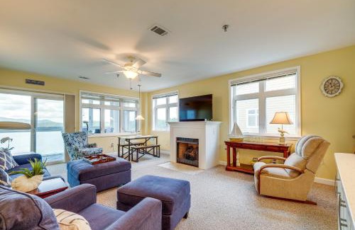 Huddleston Apartment | Lakefront Huddleston Condo with Community Pool