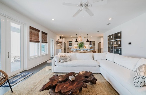 Seagrove Beach House | Lakefront I PUBLIC BEACH 8min walk I Private dock I SUPs kayaks all beach gear