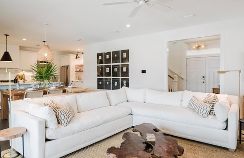 Seagrove Beach House | Lakefront I PUBLIC BEACH 8min walk I Private dock I SUPs kayaks all beach gear