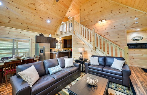 Primrose Cabin | Lakefront in Cliffview. 4BR, 3BTH- No Smoking/Pets. Fishing Dock, Game Rm.More