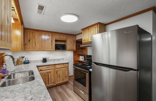 Logan Cabin | Lakefront in Logan (In the heart of Hocking Hills)