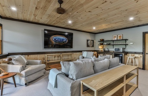 Blue Ridge Cabin | Lakefront Innisfree | Blue Ridge, GA