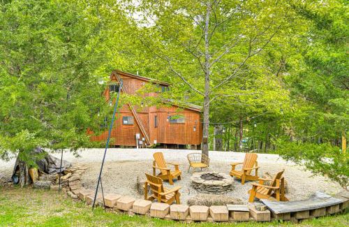 Innsbrook House | Lakefront Innsbrook Chalet Hot Tub and Fire Pit!