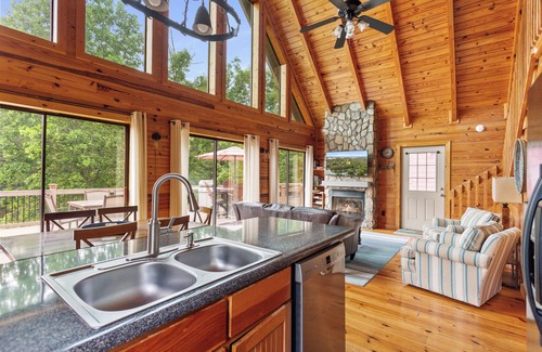 Seneca House | Lakefront Keowee Home w/Dock, 14 Mi to Clemson