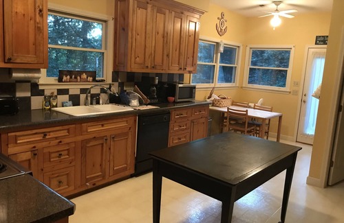Seneca House | Lakefront Lake Hartwell. Close to Clemson-Family Friendly.