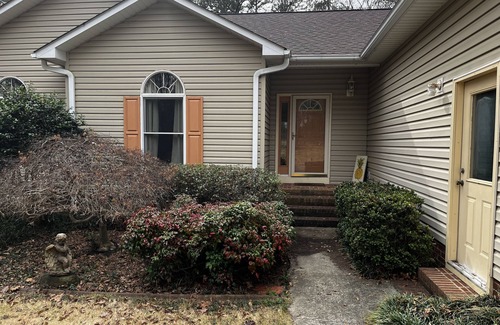 Seneca House | Lakefront Lake Hartwell. Close to Clemson-Family Friendly.