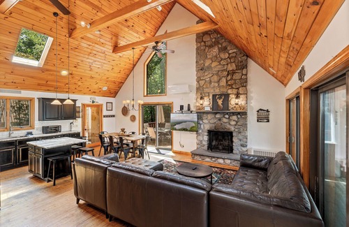 Naples House | Lakefront, Large Dock, Deck & Fire Pit, Close to Golf & Skiing, Sleeps 12