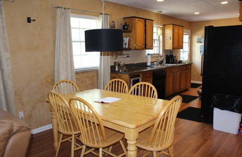 Middle Valley House | Lakefront, large yard, close to Chattanooga, 9 beds, private dock, pets ok