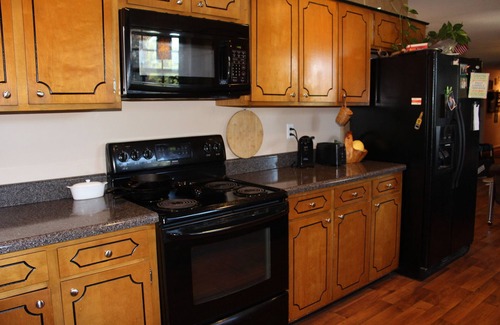 Middle Valley House | Lakefront, large yard, close to Chattanooga, 9 beds, private dock, pets ok