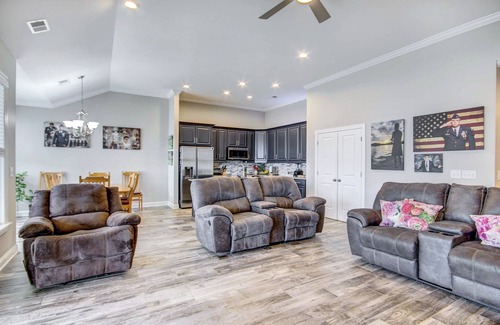 Leesville House | Lakefront Leesville Retreat w/Private Dock!