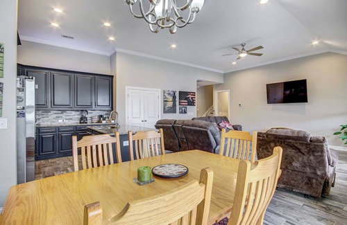 Leesville House | Lakefront Leesville Retreat w/Private Dock!