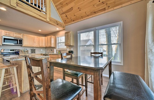 Lexington Cottage | Lakefront Lexington Escape: Steps to Beach!