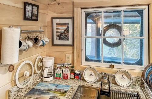 Orland Cabin | Lakefront Lighthouse Tiny Cabin @ Getogether Stays