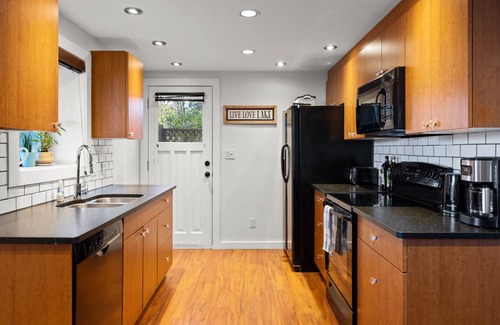 Langford Apartment | Lakefront living, BBQ, water access, parking