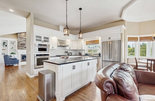 Centralia House | Lakefront living, steps to the water, fishing and kayaks, walk to outlet shops