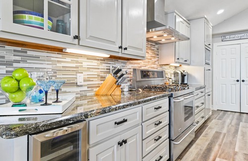 West Livingston House | Lakefront Livingston Treehouse 3 BR 2 BA Sleeps 6