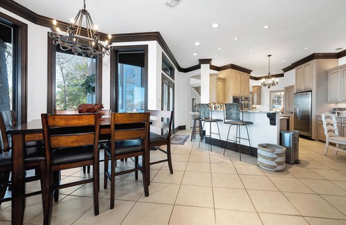 Athens House | Lakefront Lodge | Pool, Theater & Autumn Views