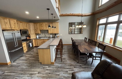 McGregor House | Lakefront Lodge - spacious-luxurious