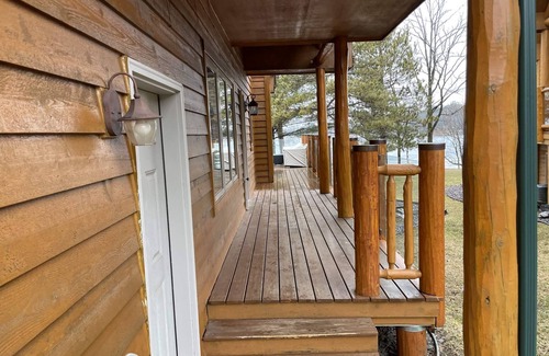 McGregor House | Lakefront Lodge - spacious-luxurious