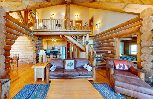 Enterprise House | Lakefront lodge with amazing view, private dock, rec room - dog-friendly