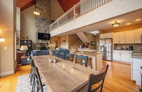 McHenry House | Lakefront Luxury Chalet w/Hot Tub & Dock