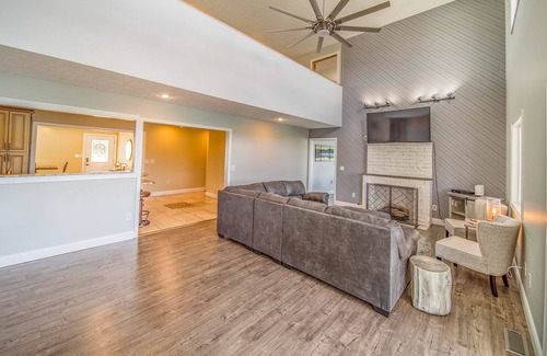 Huddleston House | Lakefront luxury home with private hot tub, dock & pool table - dog-friendly