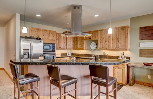 Lakeside Condo | Lakefront Luxury w Slip (1/3 time), Beautiful Mountain Views!