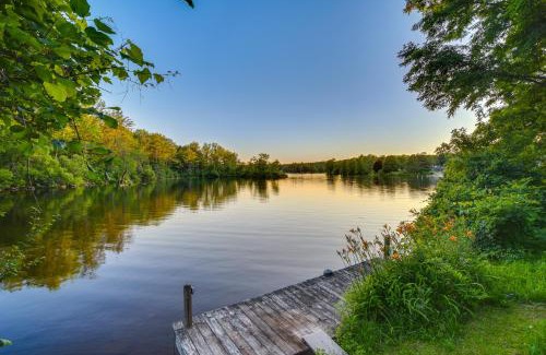 Oakland House | Lakefront Maine House about 4 Mi to Colby College