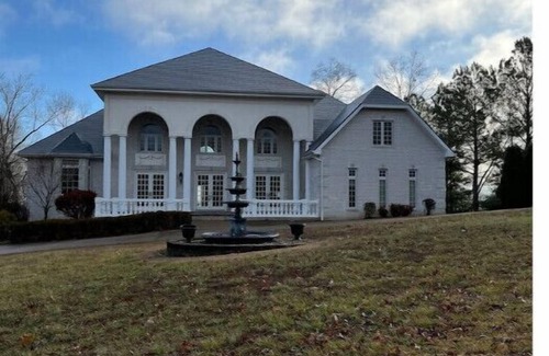 Benton House | Lakefront Manorn