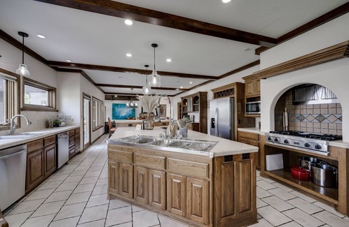 Hot Springs House | Lakefront Mansion! Enjoy Ping Pong, Pool, Shuffleboard, Kayaking, BBQ & Sunsets!