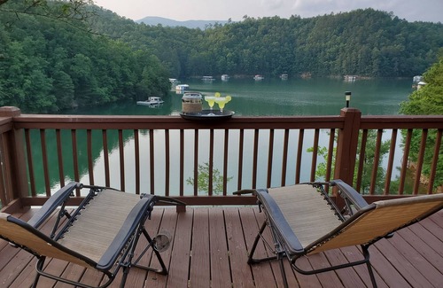 Almond House | Lakefront Oasis: Dock, Hot Tub, Views, Nearby Rafting, Zipline, and More!