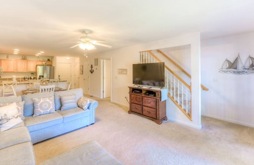 Mineral House | Lakefront oasis w/ beach access, two balconies & gas grill