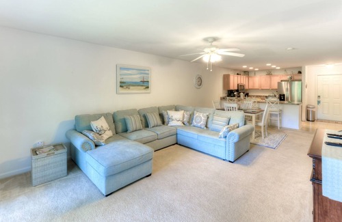 Mineral House | Lakefront oasis w/ beach access, two balconies & gas grill