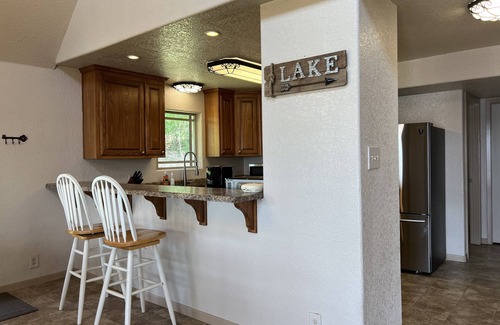 Larue Cottage | Lakefront Oasis with Private Boat Dock on Lake Palestine
