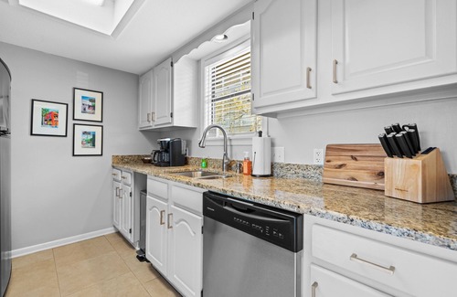 Mid America Condo | Lakefront on Hamilton! King Size Beds, Pool, Boat Slip & Gorgeous Sunsets!