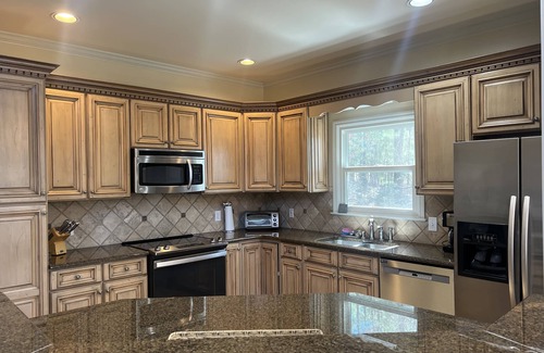 Shady Bay House | Lakefront on Lake Martin in Jackson’s Gap - Private Boat Ramp, Sleeps 15