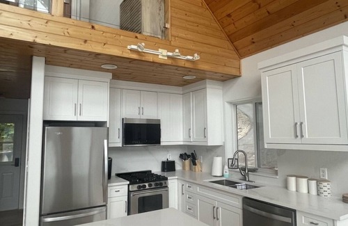 Eagle Bay House | Lakefront on Shuswap- perfect for families