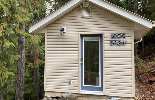 Eagle Bay House | Lakefront on Shuswap- perfect for families